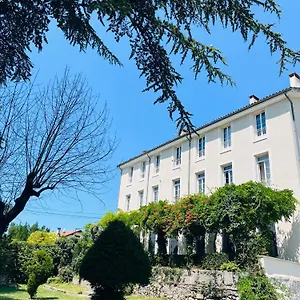 Les Glycines: Charming In Historic Building Near Center France